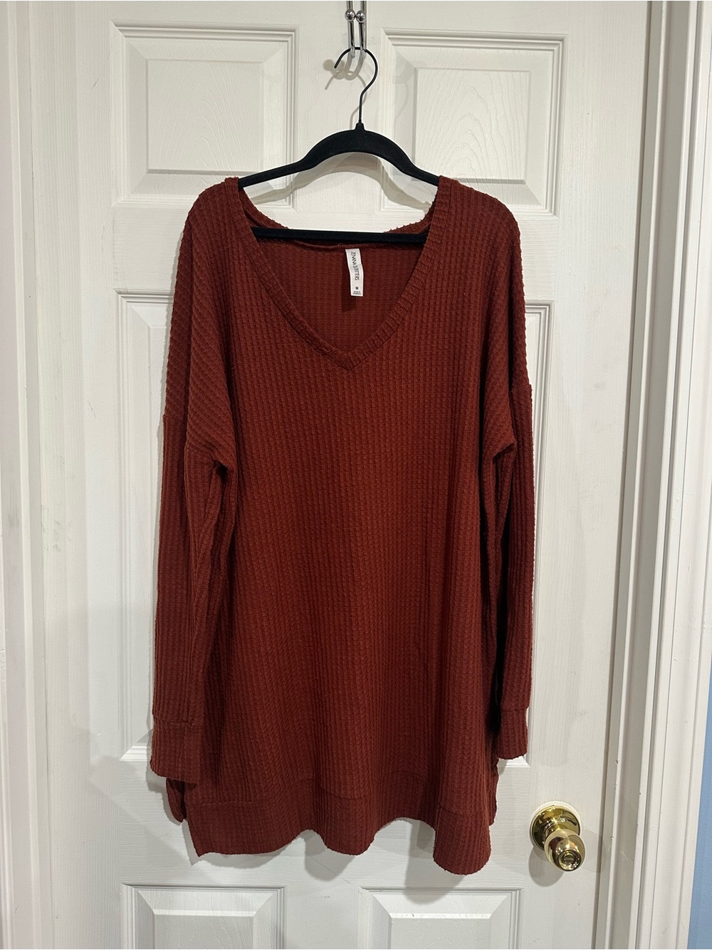Zenana Outfitters V-Neck Brushed Waffle Knit Tunic Sweater in a Rust